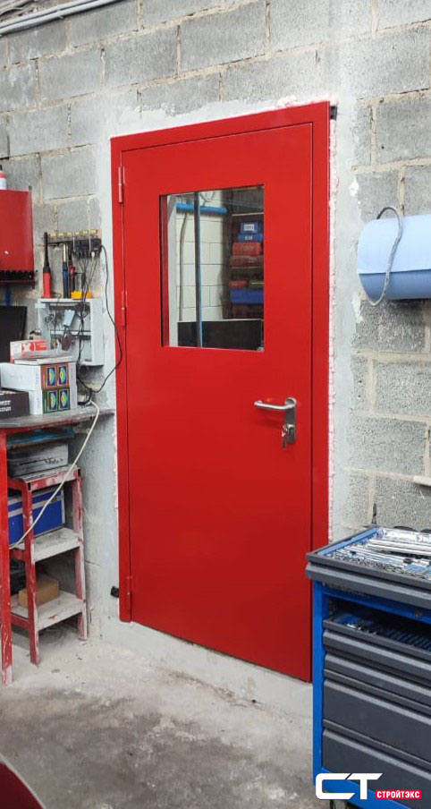 Дверь противопожарная металлическая остекленная EIS60 300х400 с фрамугой, антипаникой и накладкой из алюминия