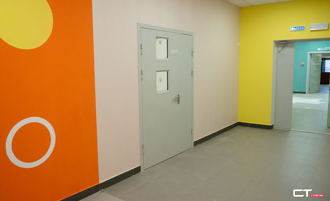 ДПМ-2 EIS60 300х400мм Антипаника с фрамугой и накладкой из алюминия